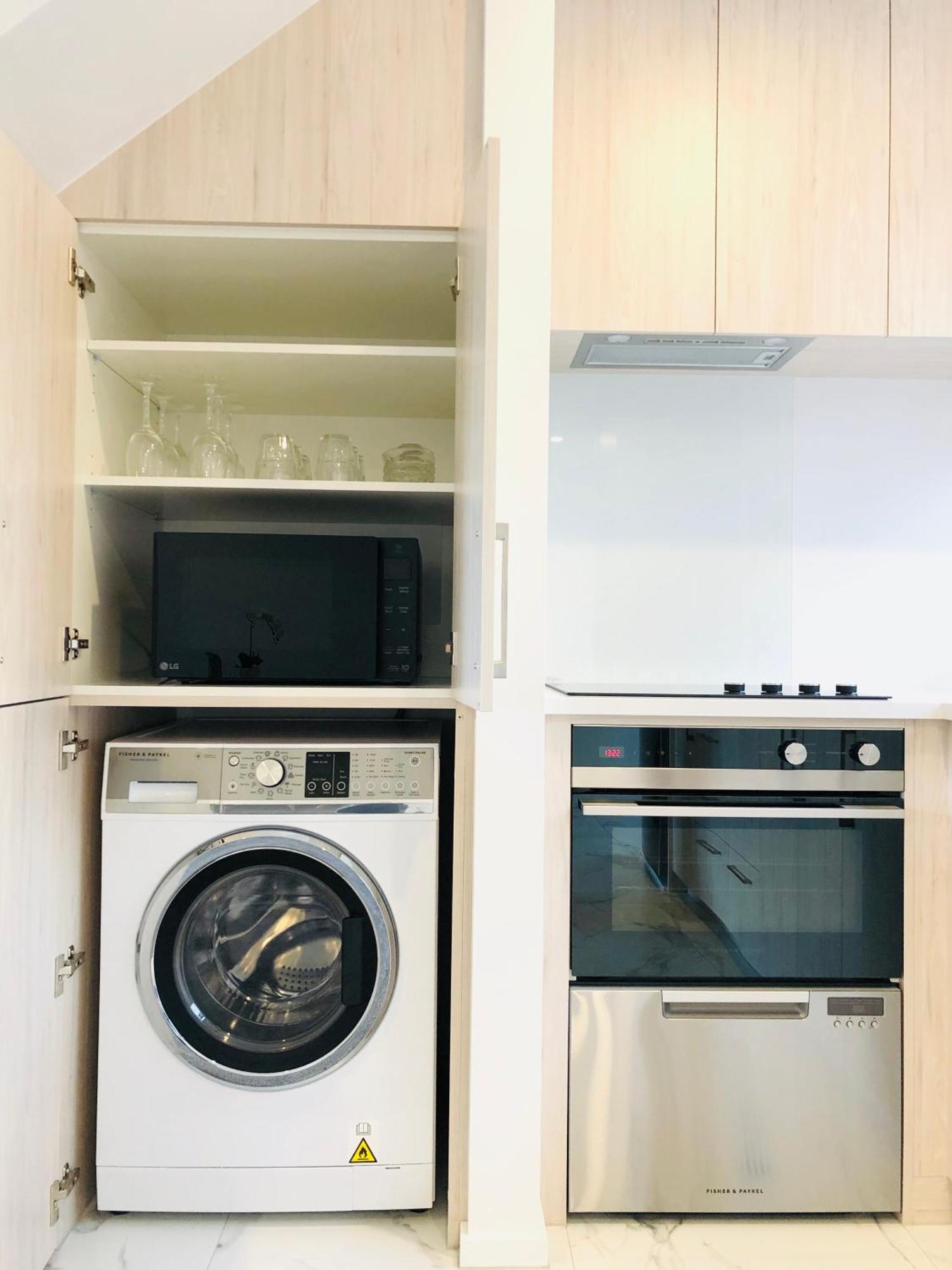 Arena,Railway Station Townhouse With Free Car Park Leilighet Christchurch Eksteriør bilde